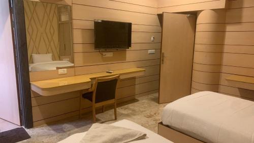 Madurai Hotel | Dwarka Palace Luxury Rooms, Madurai - Trichy Bye Pass, Madurai