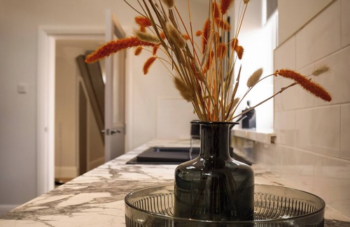 Sunderland House | Dwell Living Luxurious 5BD House Central