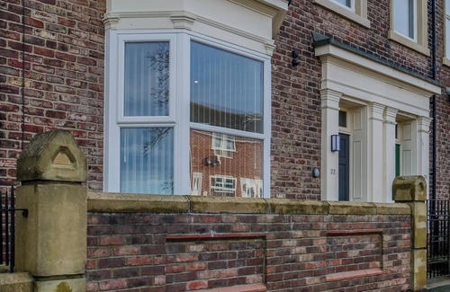 Sunderland House | Dwell Living Luxurious 5BD House Central