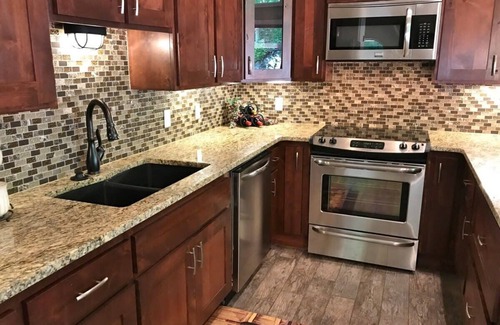 Eureka Springs House | Dwntn, New Hot Tub, Trailer Parking, Dog Friendly