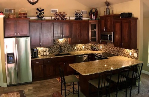 Eureka Springs House | Dwntn, New Hot Tub, Trailer Parking, Dog Friendly