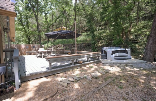 Eureka Springs House | Dwntn, New Hot Tub, Trailer Parking, Dog Friendly
