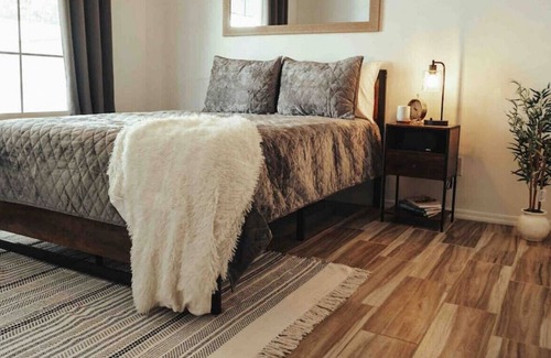 Yuma House | E 34th St. · Stunning 3BR+King House W/Huge TV, Fire Pit & BBQ!