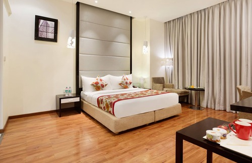 Royapettah Hotel | E Hotel
