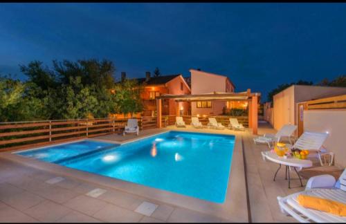 Vinkuran House | E-M Apartments with Private pool