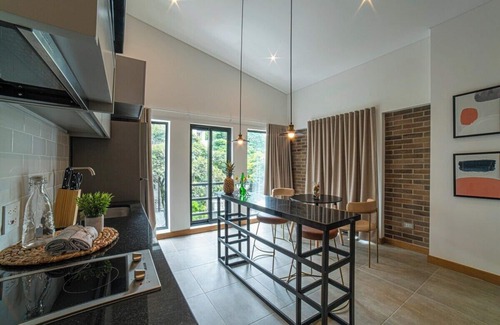 Granada Apartment | E301 - Amazing Top Floor Studio in Centenario