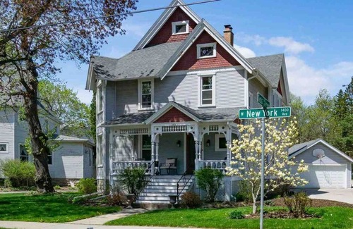 Oshkosh House | EAA Historical Home in the heart of Oshkosh