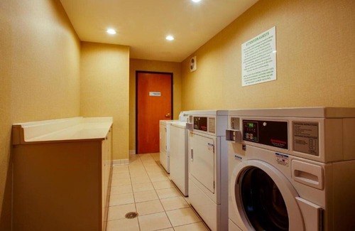 South San Francisco House | Each night's stay include a complimentary hot morning breakfast buffet!