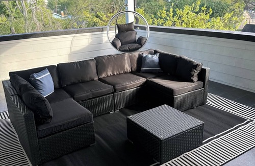 Northside House | EADO Popcolor Rooftop Skyline Home!