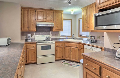Eagan House | Eagan Home w/Porch - 5 Mi to Mall of America!