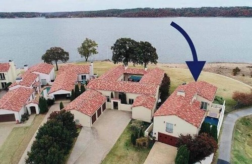 Afton House | Eagle Beach- Single Family Waterfront Home