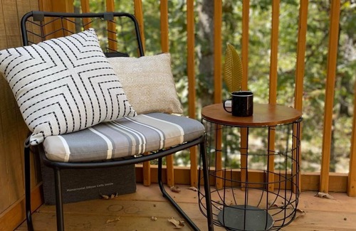 Florence House | Eagle Crest Treehouse with lake view.