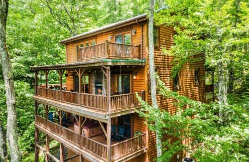 Seven Devils House | Eagle Nest Lodge Hot Tubs & Mountain Views