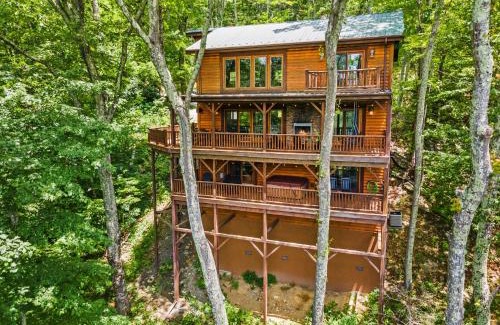 Seven Devils House | Eagle Nest Lodge Hot Tubs & Mountain Views