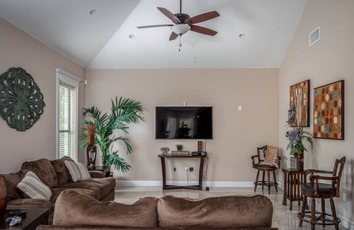 Eagle Pass House | Eagle Pass Cozy Home Away from Home Sleeps 8