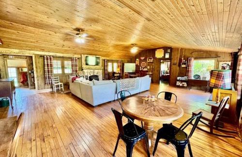 Tahlequah House | Eagle Rock Cabin Illinois River view