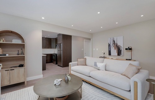 Saanich East House | Eagle Rock Suite