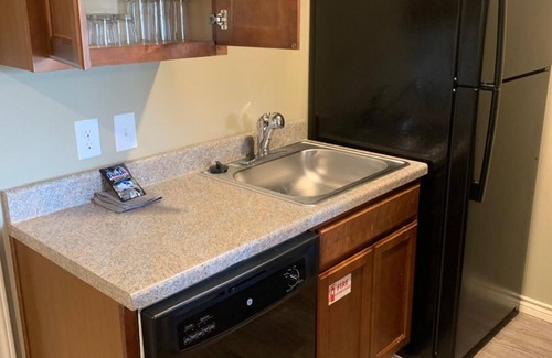 Andrews Hotel | Eagle's Den Suites Andrews a Travelodge by Wyndham