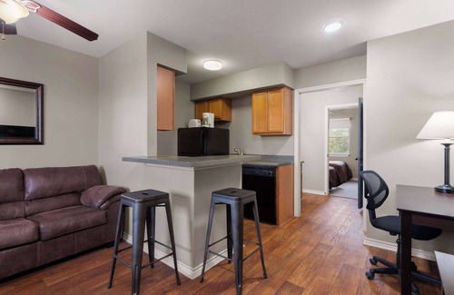 Three Rivers Hotel | Eagle's Den Three Rivers Texas a Travelodge by Wyndham