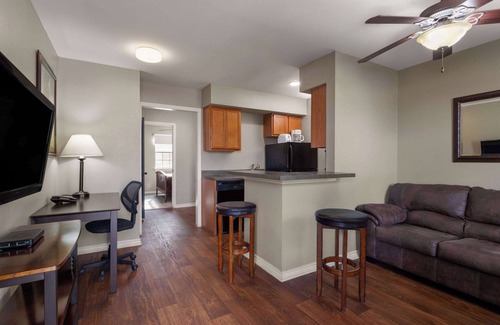 Three Rivers Hotel | Eagle's Den Three Rivers Texas a Travelodge by Wyndham