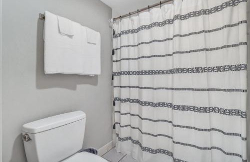 Statesboro Apartment | Eagle's Landing Loft-Downtown Above Bull & Barrel