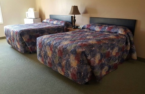 Ellsworth Hotel | Eagle's Lodge Motel