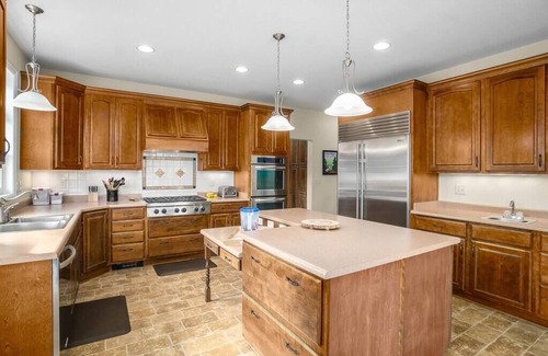 Estes Park House | Eagle’s Nest - 12 Guests, Hot Tub, EV Charger