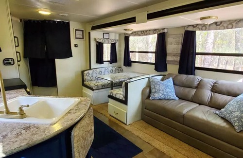 Statesboro House | Eagle's Nest Camper with Campground Aura