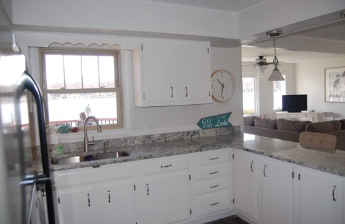 Silver Lake House | Eagle's View Indiana waterfront home on a premier fishing lake pontoon included!