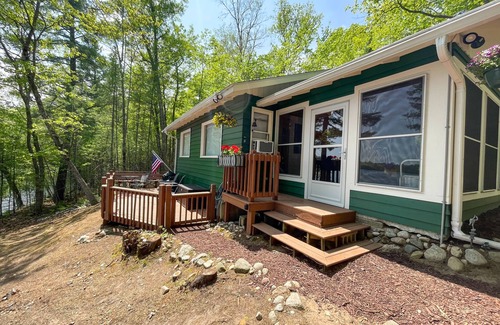 Rhinelander Cabin | Eagle Watch 2 bedroom, 1 bath cottage nestled on the shores of Finley lake.