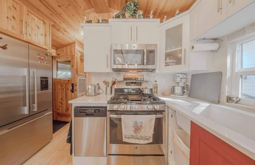 Rexford Cabin | Eagles Nest Cabin – Cozy Mountain Retreat for 4