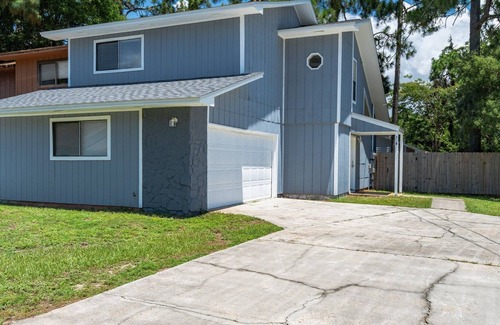 Shalimar House | Eagles Nest - Charming Townhome in the heart of Shalimar by RedAwning