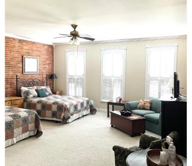 Louisiana Hotel | Eagles Nest Inn