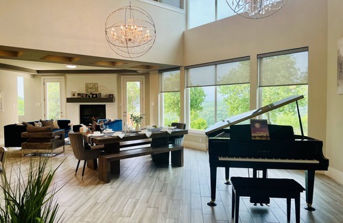 Gordon House | Eagles' View Retreat! Family-sized home in Texas countryside with stunning views