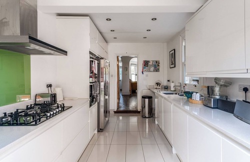 West Ealing House | Ealing's Cozy Garden Retreat