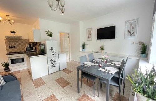 Earl's Court House | Earls Court 1BR with Lovely Garden View