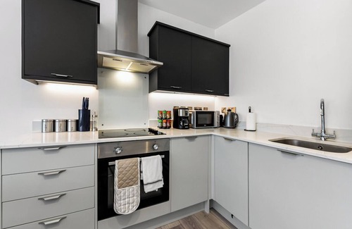 Whitechapel Apartment | Earthy Elegance: Nature Inspired Flat in Prime Location
