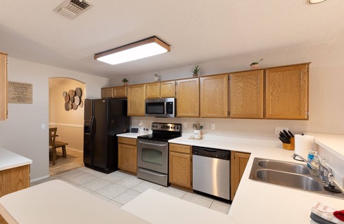 Glendale House | "Easiest Walk" to State Farm Stadium and Westgate Entertainment Free Heated Pool