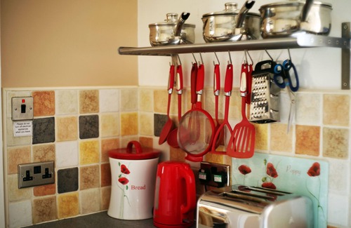 Staithes Cottage | Easily accessible, single level, 3-bed cottage close to beach, shops & eateries!