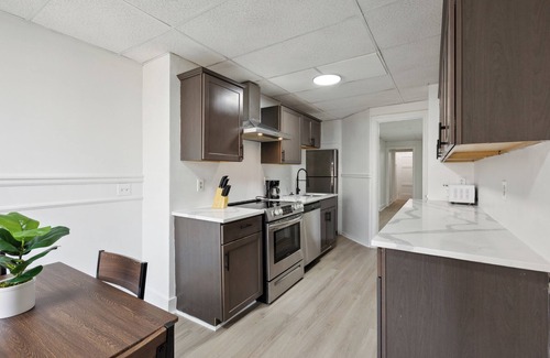 Central Business District Apartment | East 419I Modern Suite I Pool I Gym