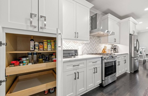 Atlanta House | East Atlanta Gem 5BR, 4BA, 2 Kitchens, Near EAV + Downtown Fun