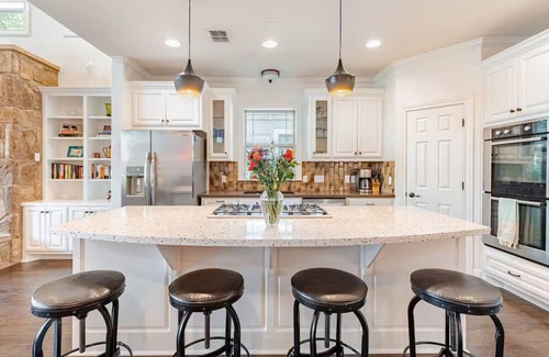 Holly House | East ATX Luxury Home + Saltwater Pool + Near Downtown + on Lady Bird Lake Trail