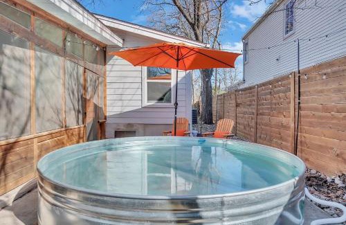 East MLK House | East Austin Getaway - 4BR - BBQ - Cowboy Pool - DT