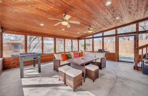 East MLK House | East Austin Getaway - 4BR - BBQ - Cowboy Pool - DT