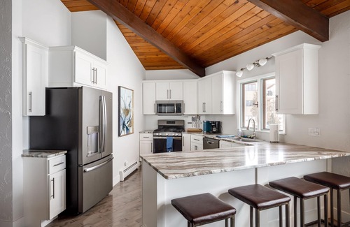 Traverse City House | East Bay Escape | Private Beach | AC | Sunrise | Paradise |