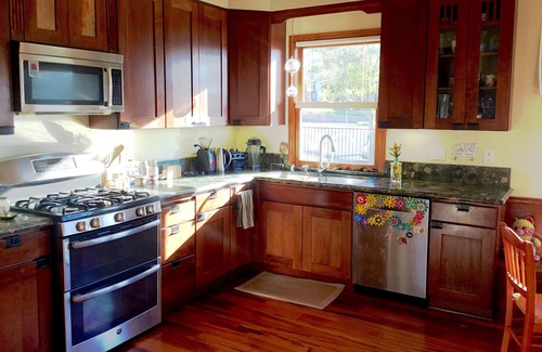 El Cerrito House | East Bay Hills Home 4Br/2Ba Views Yard Kid Friendly