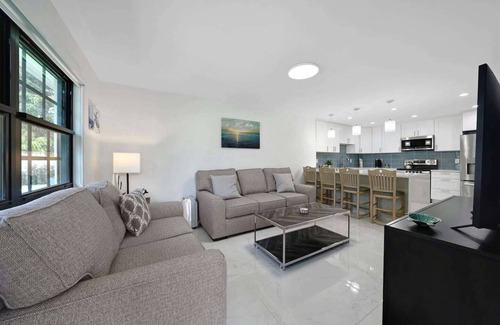 Melaleuca Gardens Apartment | East Beach Apart by PMI unit 2