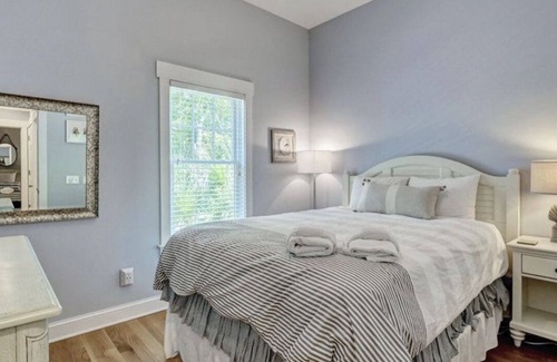 Cape Fear Station House | East Beach - “Reel Life” - 4 Min Walk to Beach /1 Min Cart Ride