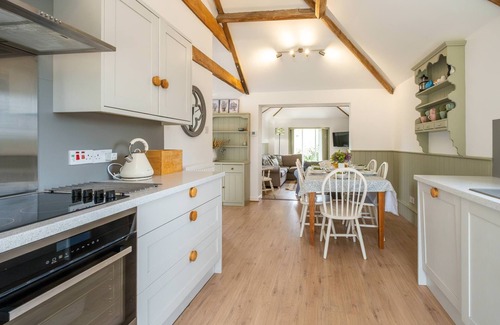 Saxmundham Cottage | East Green Farm Cottages - The Old Stables - sleeps 6 guests in 3 bedrooms