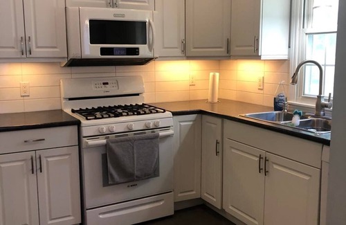 Belleville House | East Hill Retreat